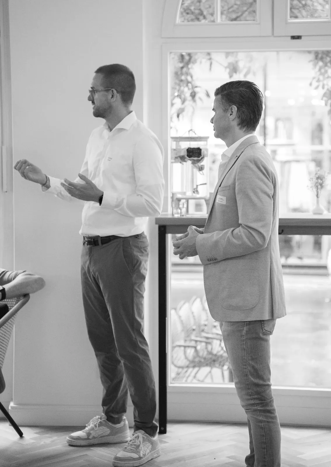 Manuel Fetscher im Austausch mit dem Speaker beim Oberschwaben Innovation Circle.